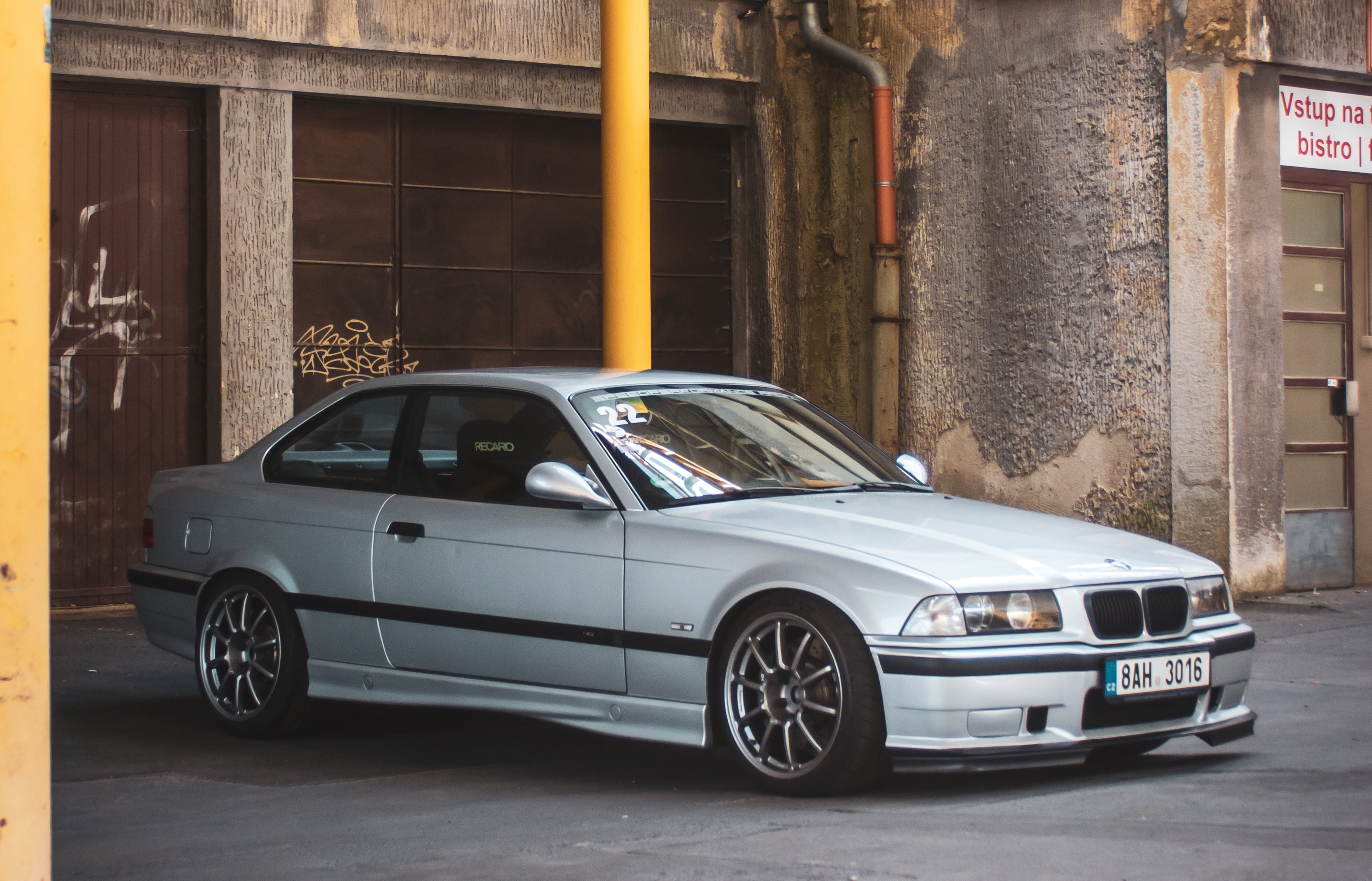 bmw-e36-325i-142kw-od-honzy-1-min